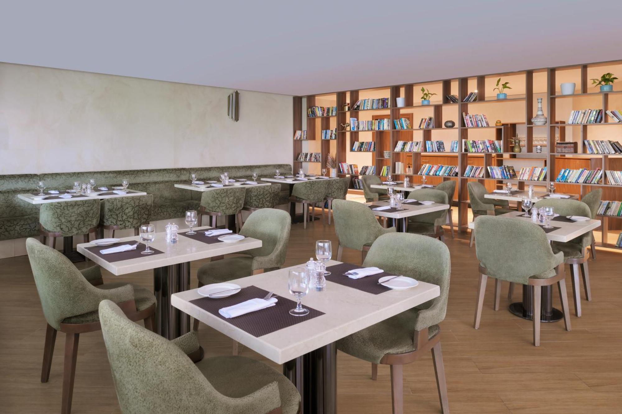 Moevenpick Downtown होटल के अलावा Dubai